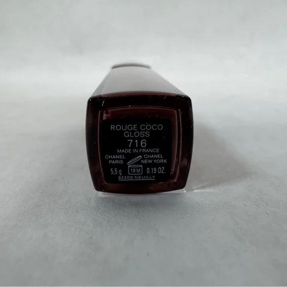 CHANEL Rouge Coco Gloss Moisturizing Glossimer - Caramel 716 - Picture 11 of 14